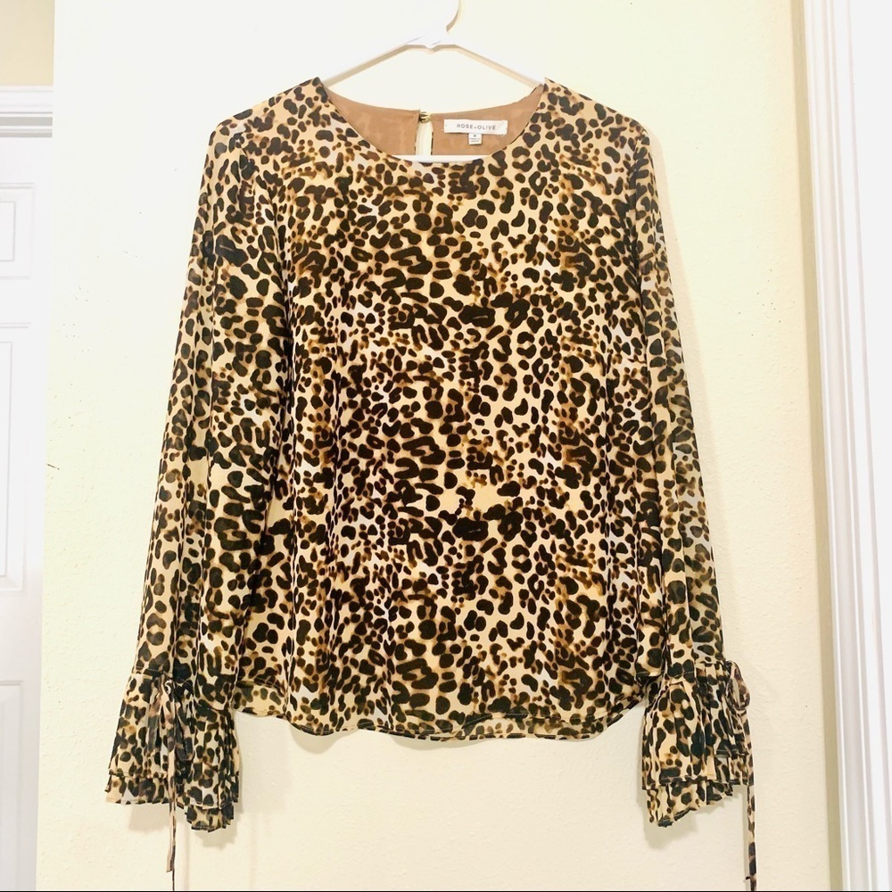 ROSE & OLIVE leopard prints pleaded sleeves with bow blouse women’s size M - Picture 2 of 9